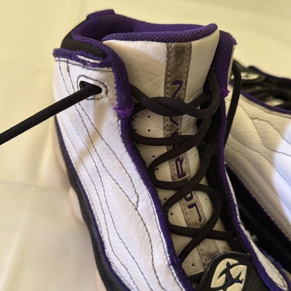 Air Jordan Pro Strong 'White Black Electro Purple
Youth Kids Size 2Y - Picture 9 of 12
